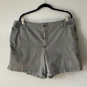 Old Navy gray shorts with elastic back and 5 in leg